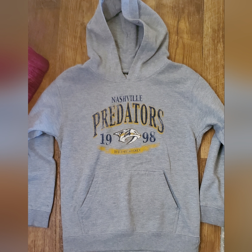 Nashville Predators hockey vintage hooded sweatshirt. Size Youth L Gray